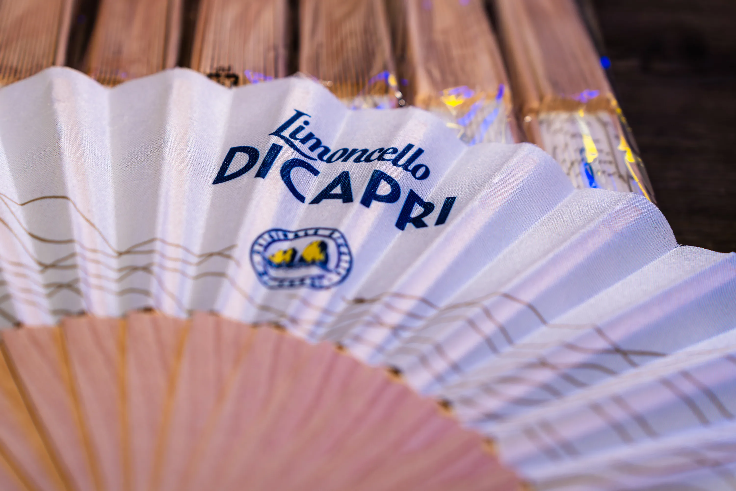Il ventaglio bianco del Limoncello di Capri, aperto in primo piano