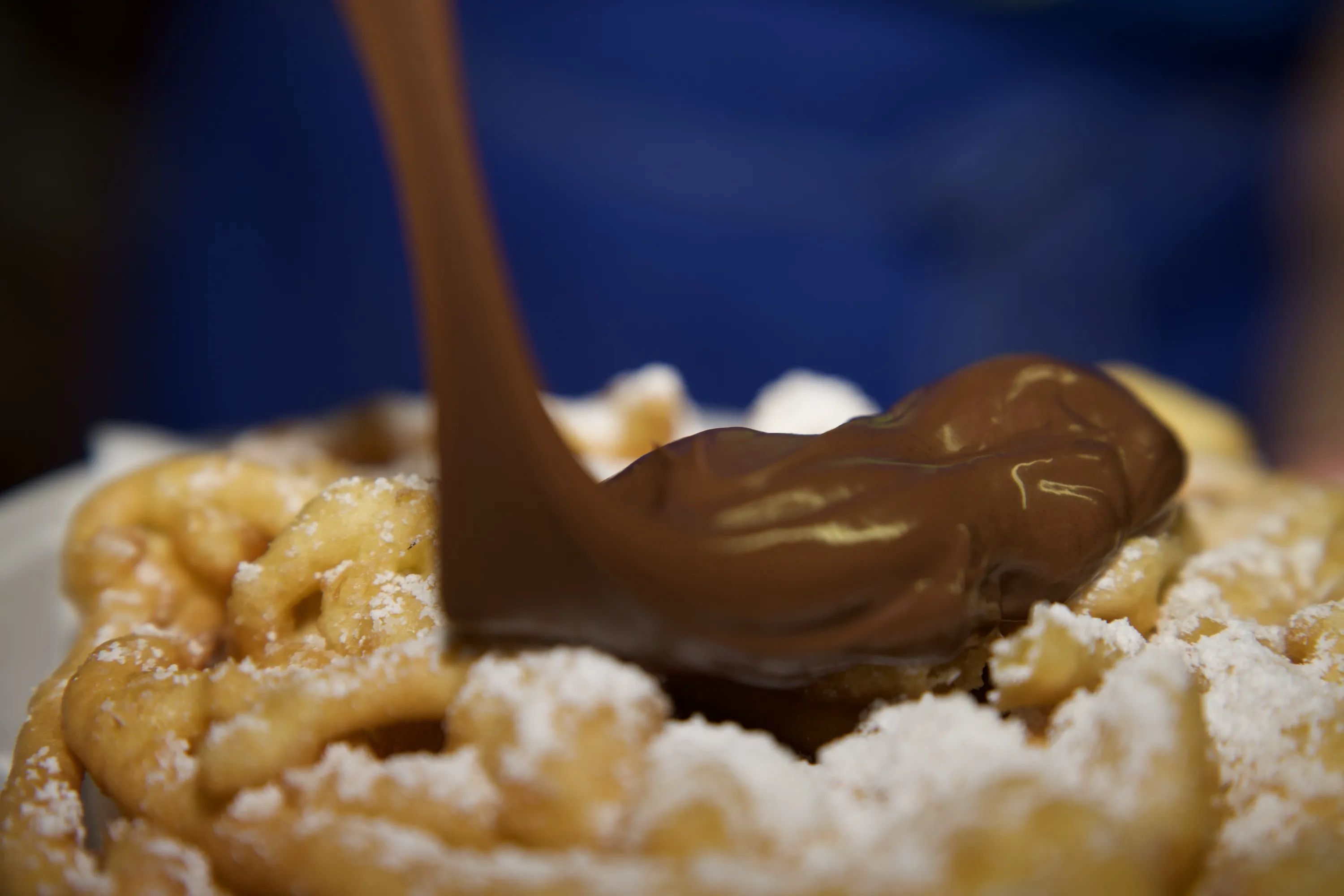 Un piatto di strauben con la nutella