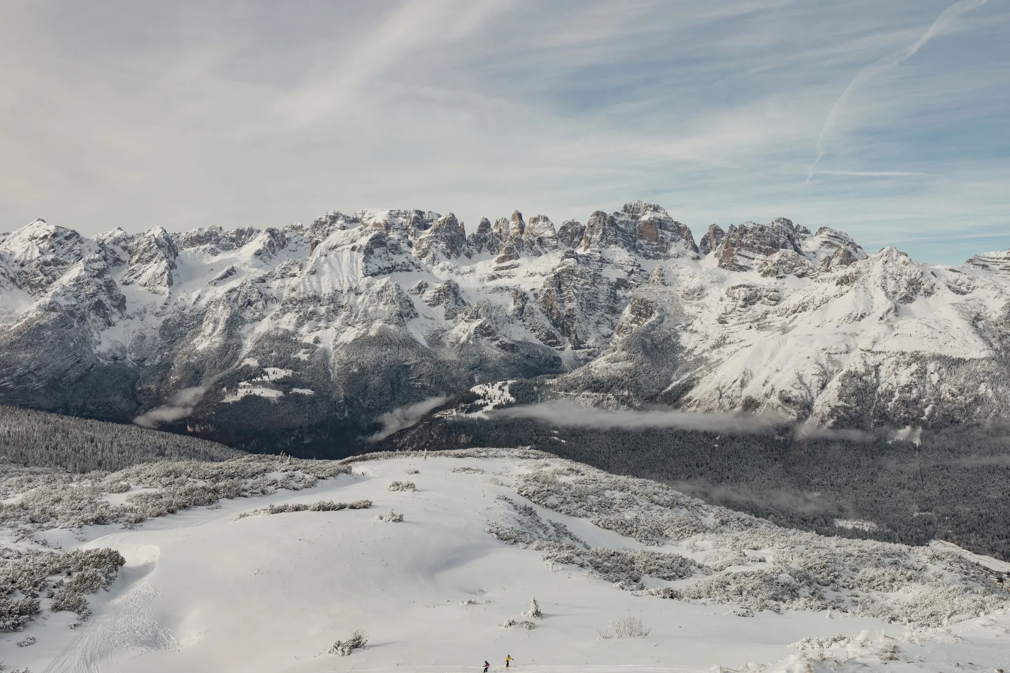 Le cime innevate di Andalo, in Trentino, d'inverno